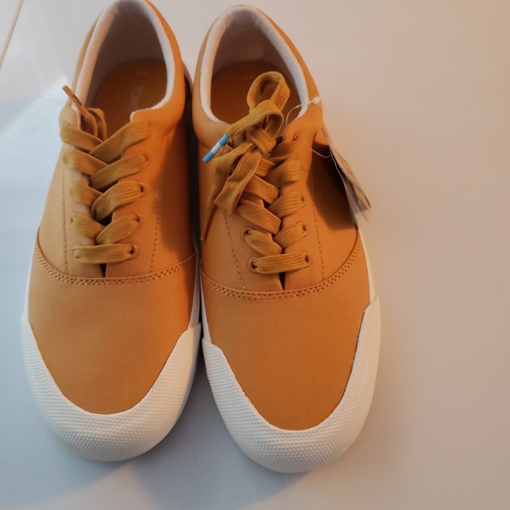 NWT Toms sneakers